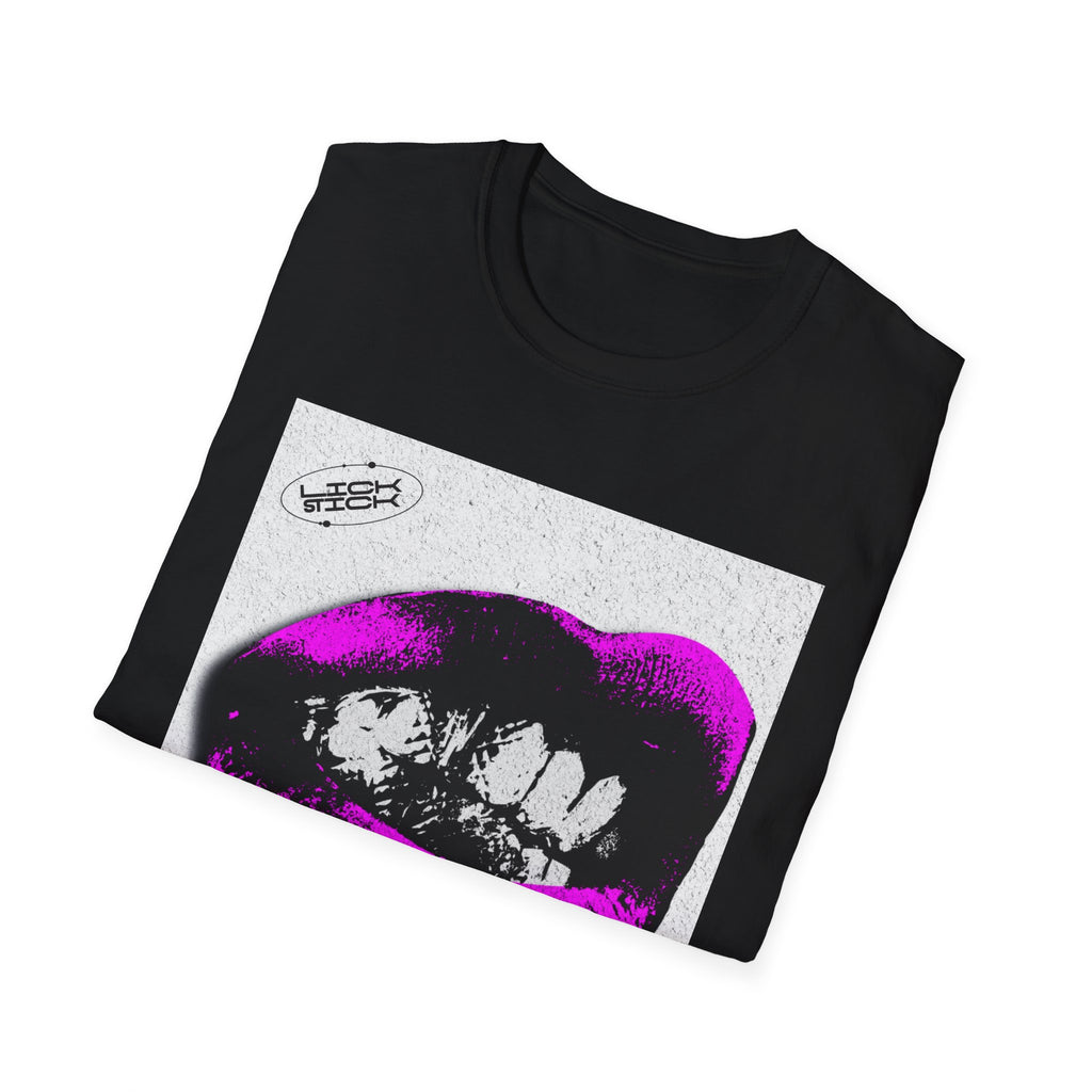 Bold Lips Graphic T-Shirt for Trendsetters