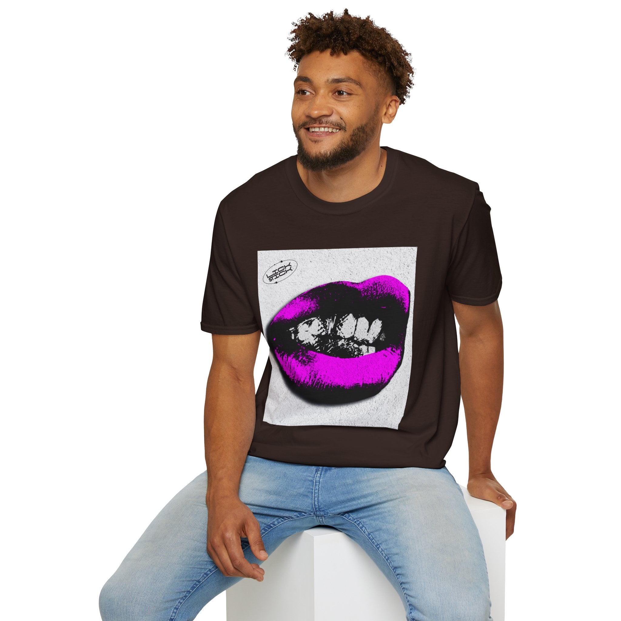 Bold Lips Graphic T-Shirt for Trendsetters