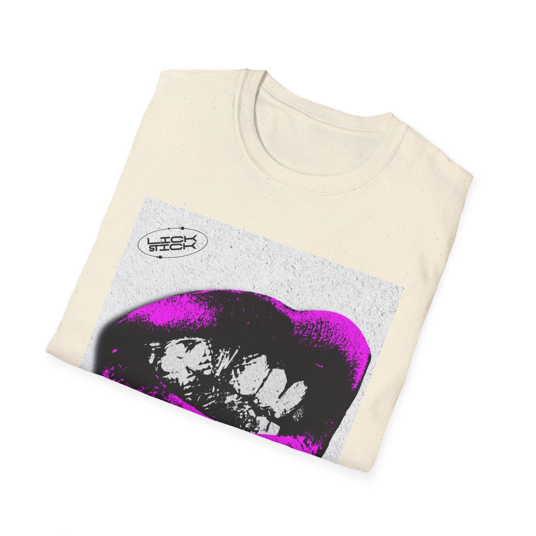 Bold Lips Graphic T-Shirt for Trendsetters